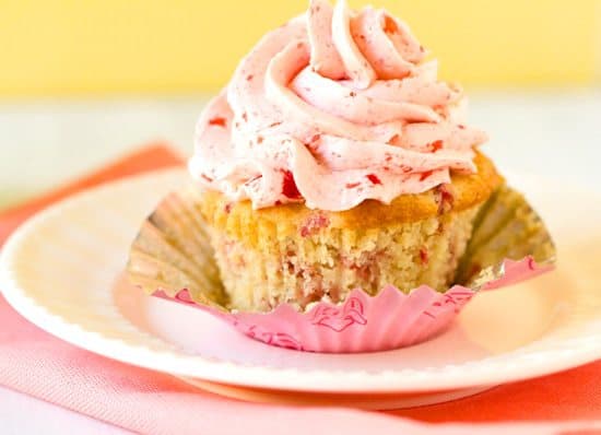 Strawberry cupcakes with strawberry merinque buttercream