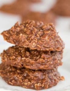 This No Bake Chocolate, Peanut Butter & Oatmeal Cookie recipe is a classic! It's super easy, takes only minutes and is great to make with kids.