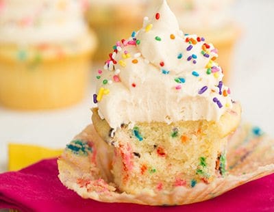 funfetti-cupcakes-44-400x310