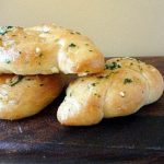 3 garlic knots.