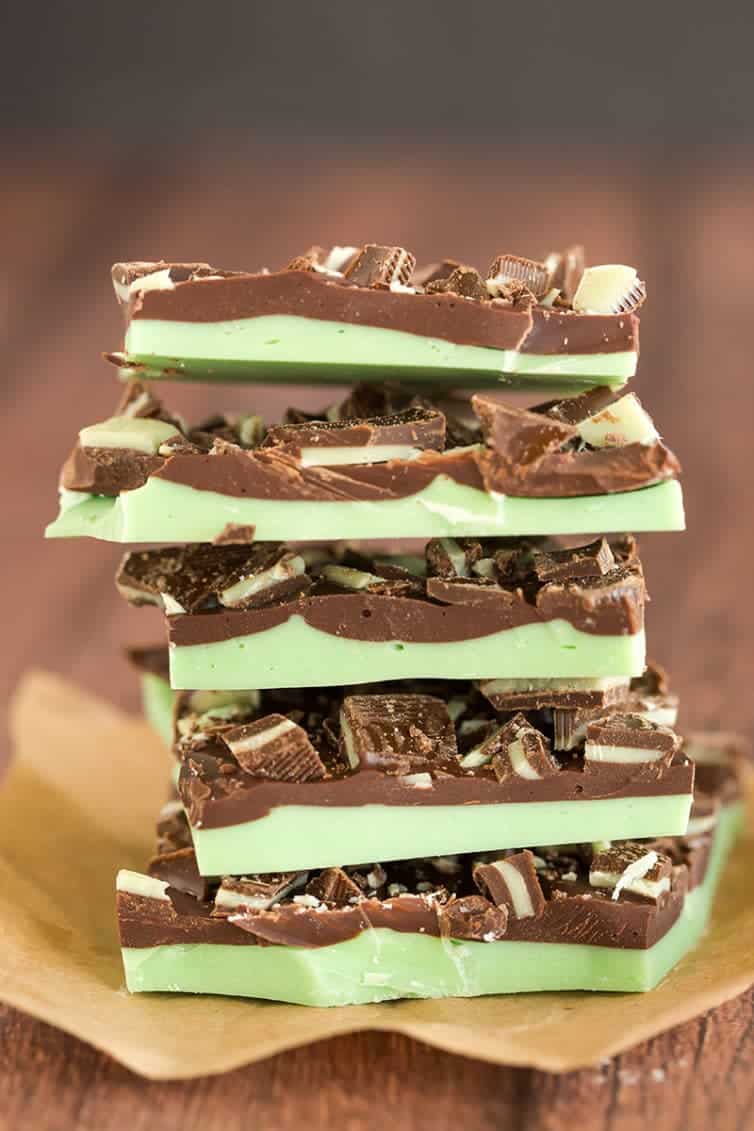 Grasshopper Chocolate Bark :: It combines the chocolate and mint flavors from the popular cocktail, minus the alcohol. Make it for your St. Patrick's Day party!