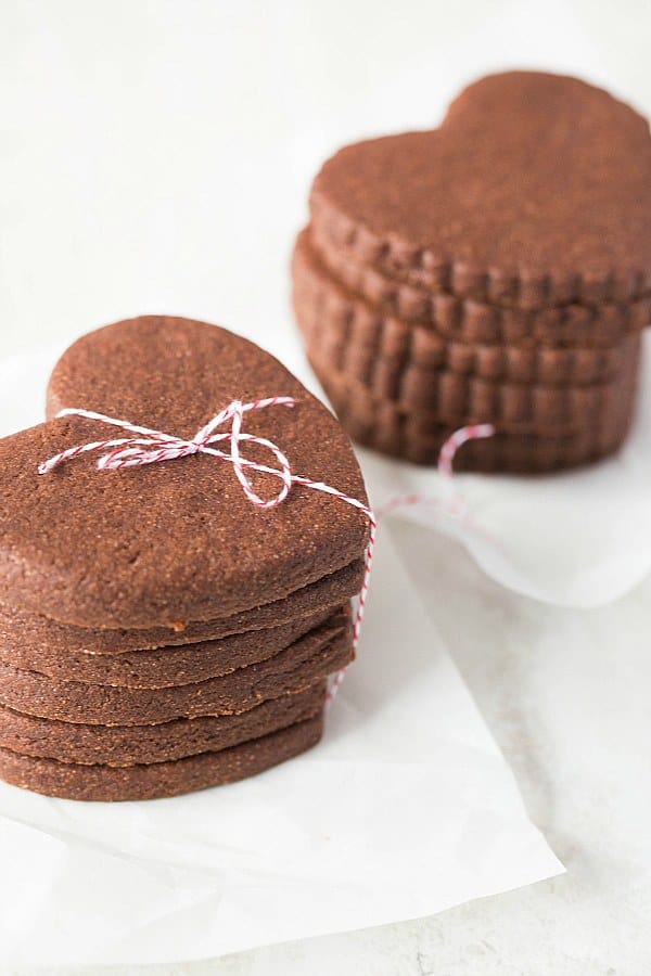 https://www.browneyedbaker.com/wp-content/uploads/2013/02/chocolate-sugar-cookies-18-600.jpg