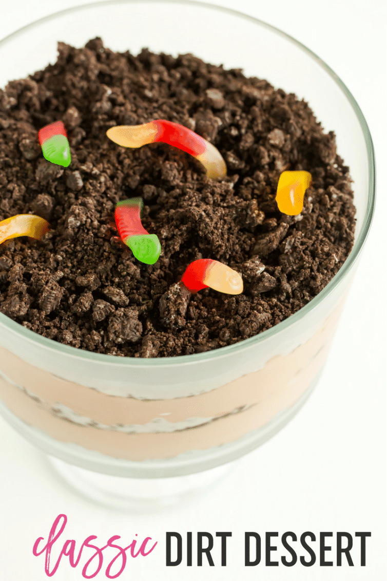 Dirt Dessert :: The classic summertime recipe featuring alternating layers of crushed Oreo cookies and a chocolate pudding/mousse.