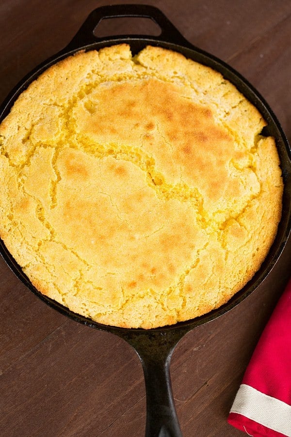 Skillet Cornbread Recipe by @browneyedbaker :: www.browneyedbaker.com