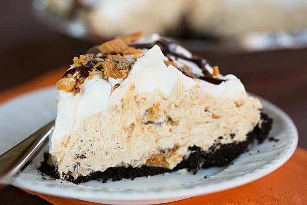 No-Bake Butterfinger Pie Recipe by @browneyedbaker :: www.browneyedbaker.com