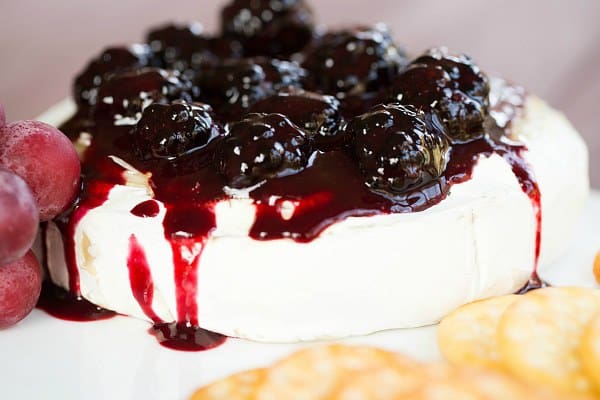Baked Brie with Blackberry Compote by @browneyedbaker :: www.browneyedbaker.com