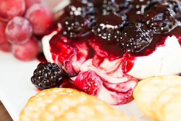 Baked Brie with Blackberry Compote by @browneyedbaker :: www.browneyedbaker.com