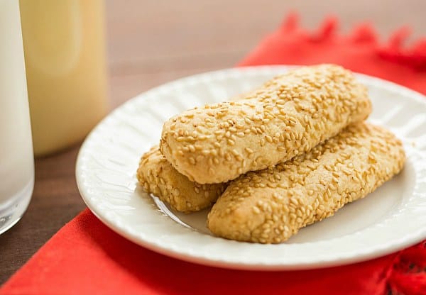 Italian Sesame Seed Cookies (Giugiuleni) by @browneyedbaker :: www.browneyedbaker.com