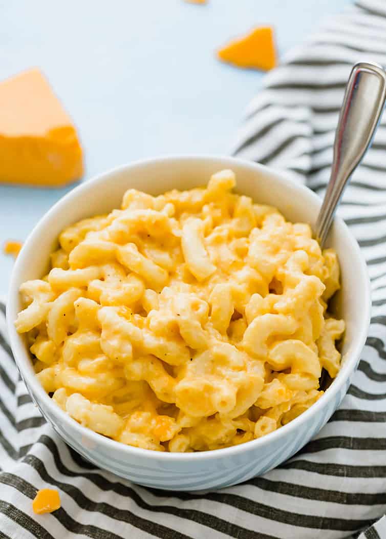 A bowl of creamy crock pot mac and cheese.