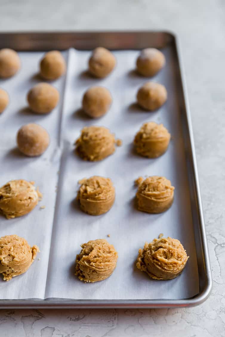 A pan of peanut butter cookie dough rolled into balls.