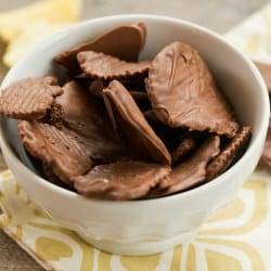 Featured image of post Wavy Chocolate Covered Potato Chips These chips look cool with one side covered in glossy chocolate and the other side left plain