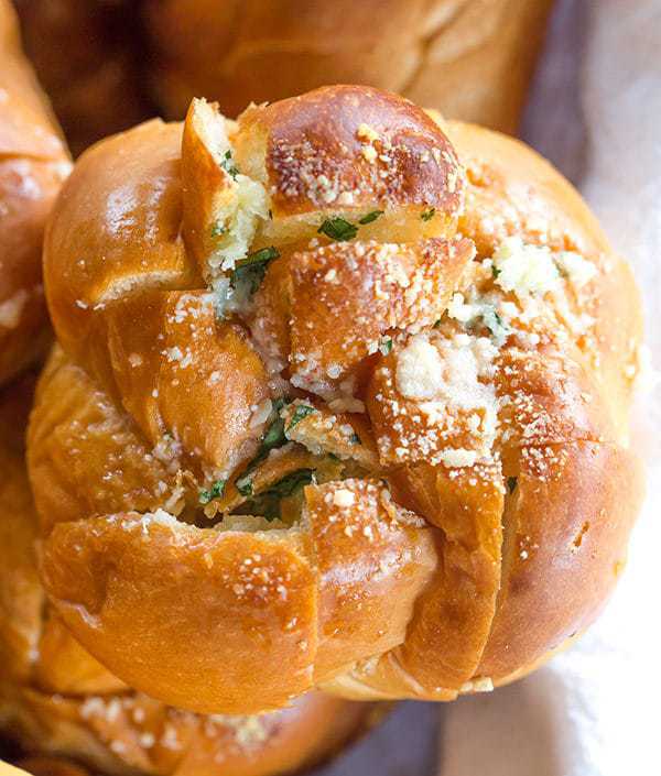 These Easy Pull-Apart Garlic Rolls are quick, a perfect way to use up leftover dinner rolls, and are a fabulous alternative to traditional garlic bread.