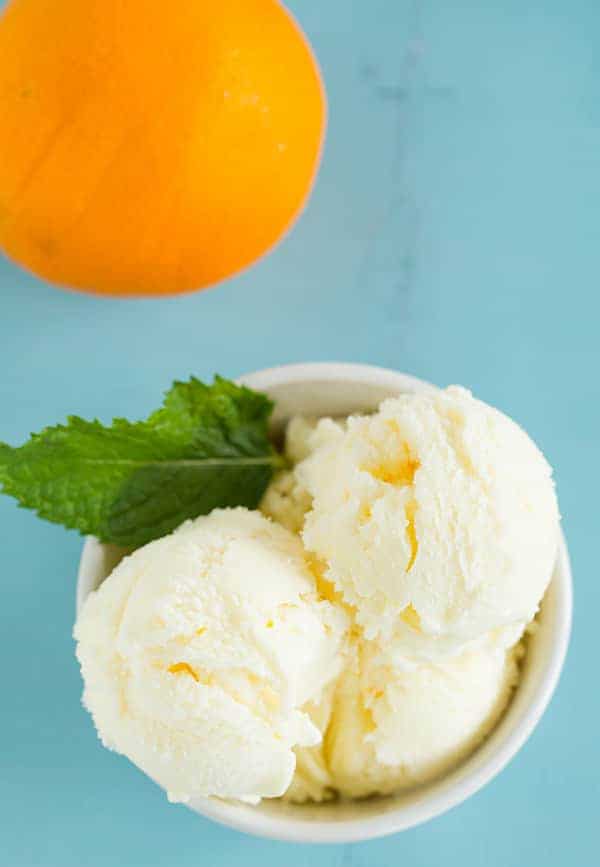 Orange Frozen Yogurt - SO easy, tastes just like an orange creamsicle and a great alternative to ice cream. What are you waiting for?!