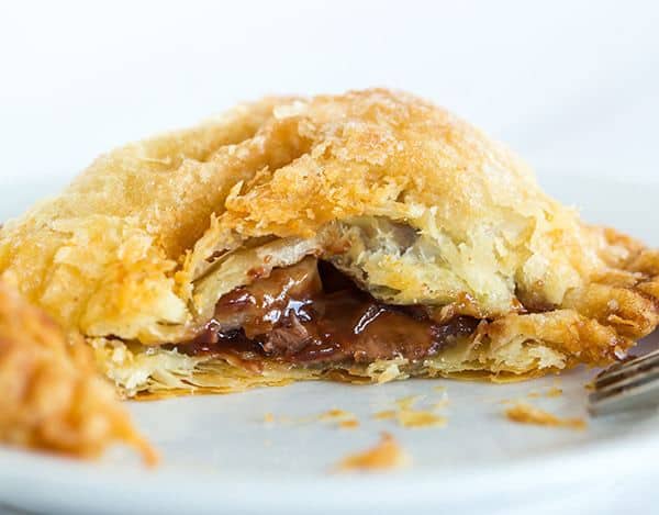 Banoffee Tartlets: A quick and easy dessert using puff pastry filled with chocolate, bananas and dulce de leche. All of the flavors of a banoffee pie without all of the work!