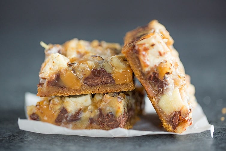 A side view of caramel apple magic bars.