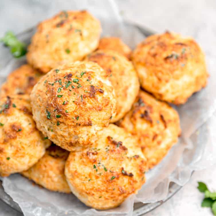 Homemade Red Lobster Biscuits [Cheddar Bay Biscuits]