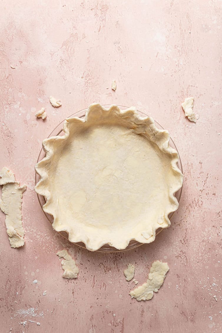 Pie crust with fluted edges in a pie plate.